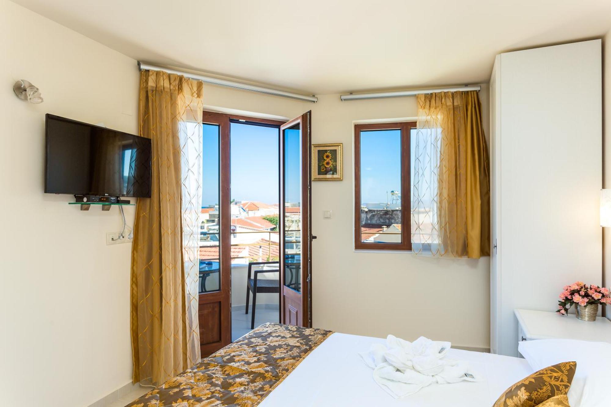 Polyxenia Suites Rethymno Exteriör bild