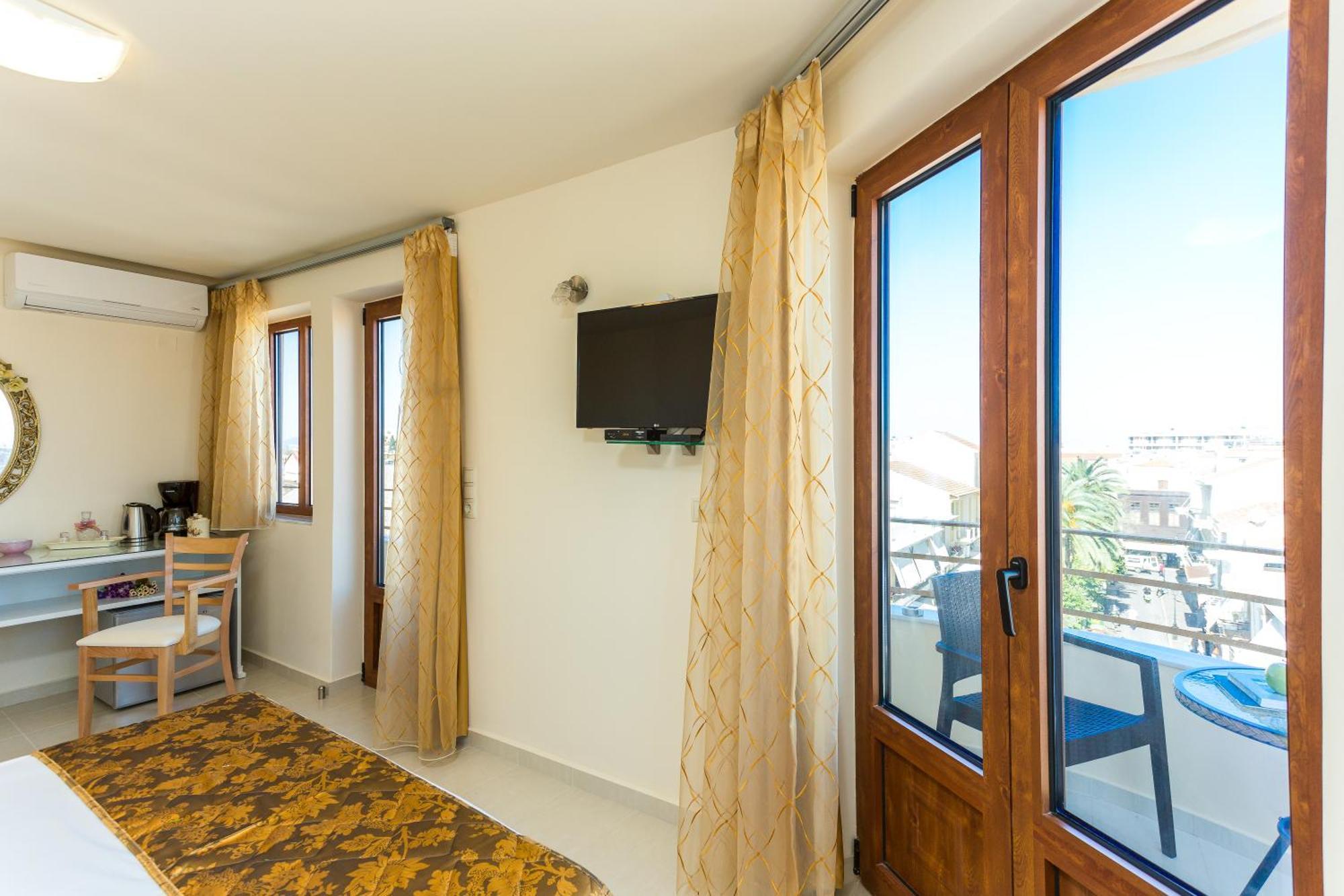 Polyxenia Suites Rethymno Exteriör bild